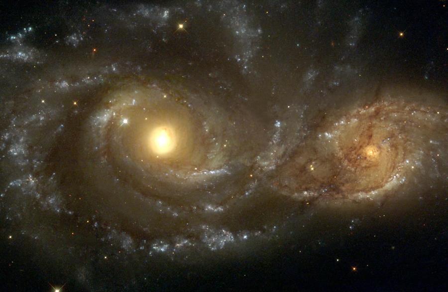 Offline und Online - bislang Lichtjahre getrennt - nähern sich an (astronomy.net.ua)