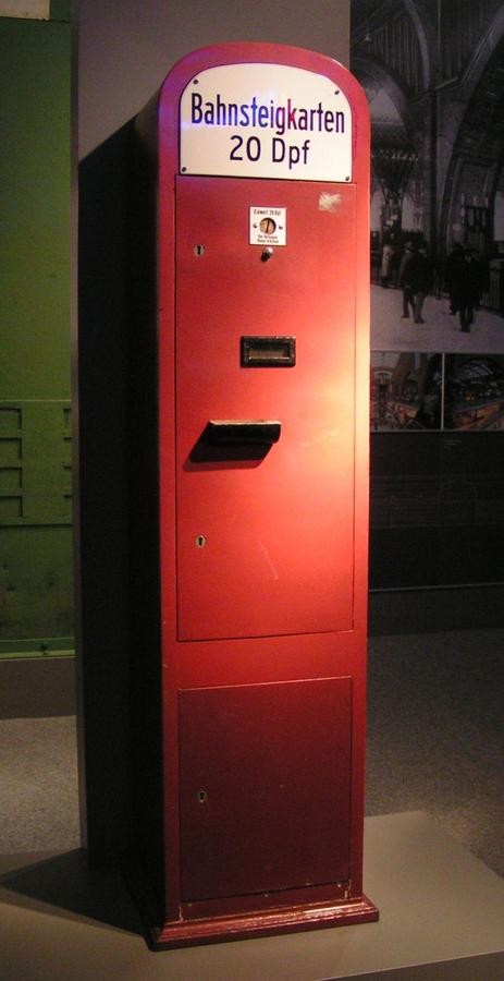 Bahnsteigkarten-Automat im DB-Museum, Nürnberg (Thomas Hermes)